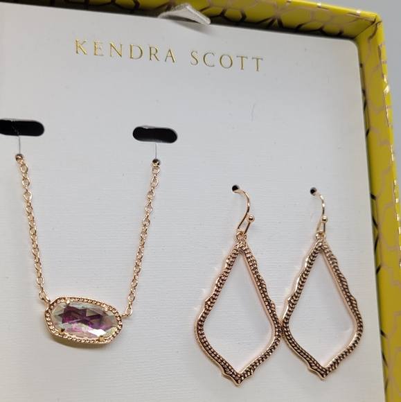 NWT KENDRA SCOTT BLUSH DICHROIC NECKLACE AND EARRINGS SET IN ROSE GOLD GIFT BOX - Picture 6 of 11